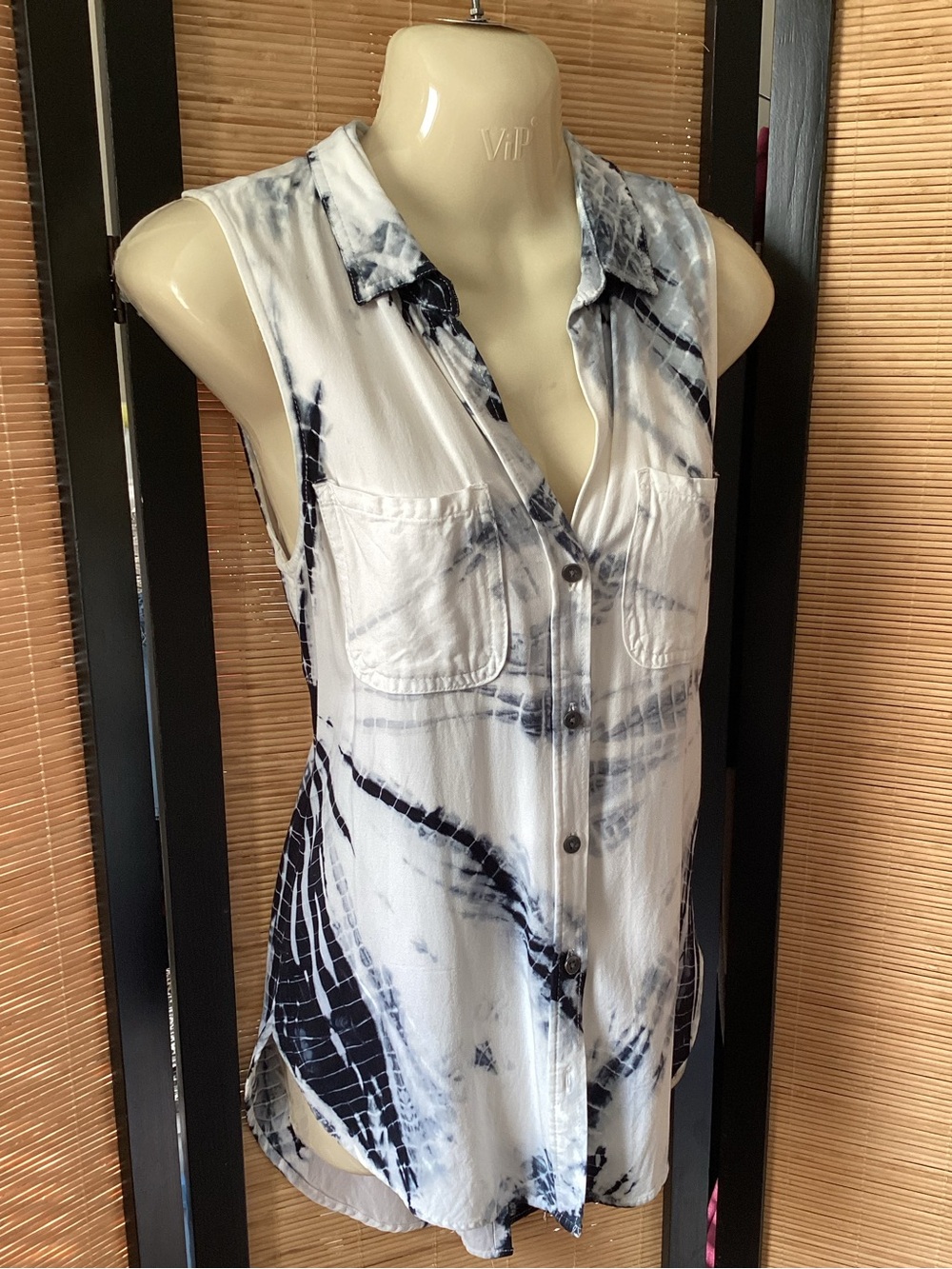 NWOT Rock & Republic tie die sleeveless shirt Sz XS white navy